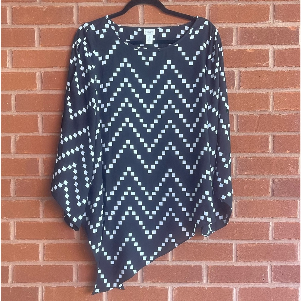 Chico’s Black and White Geometric Print Top with Side-Tie Chico’s Sixe 1 or M